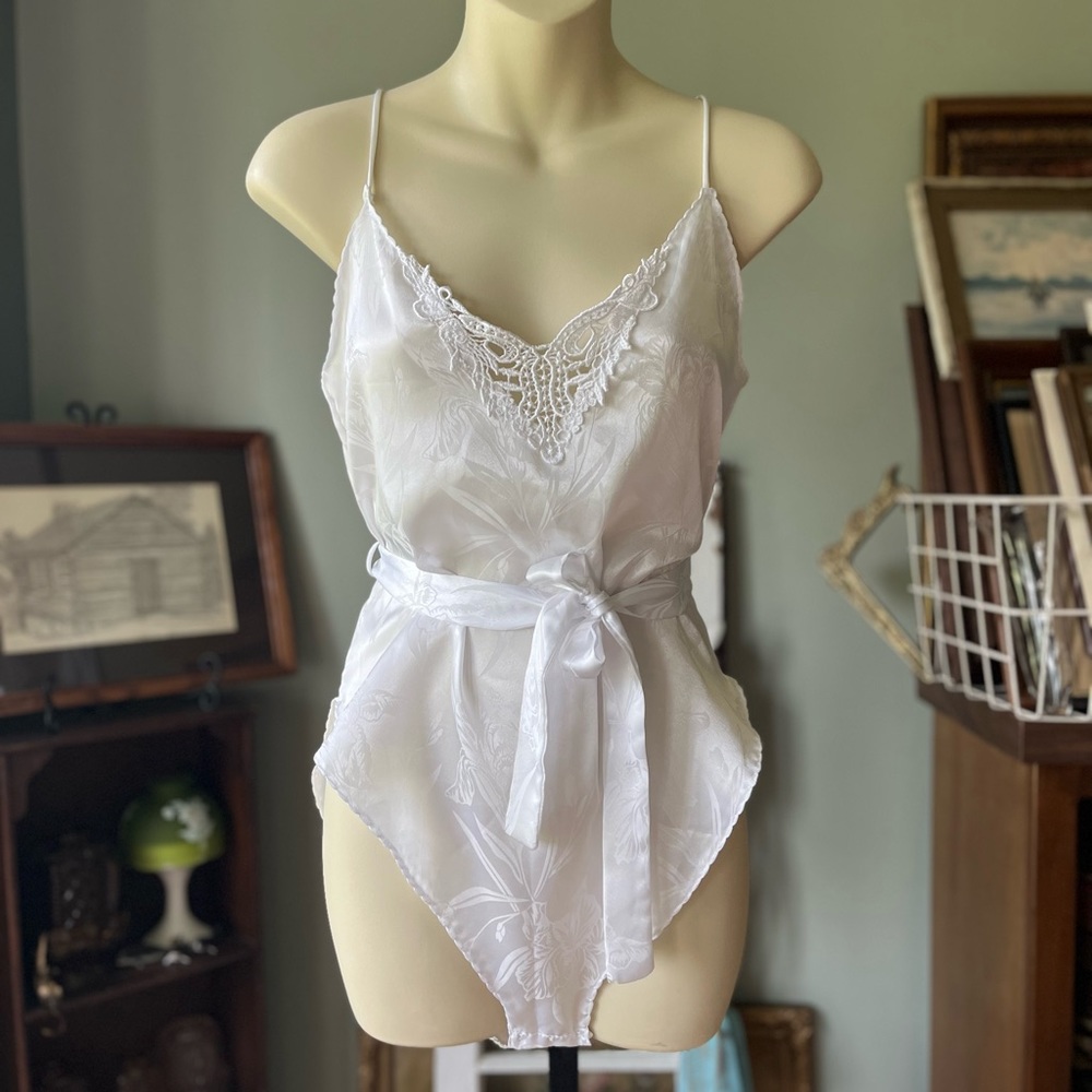 SENSUAL FASHION 80s/90s 1pc LINGERIE NIGHTIE WITH BELT SIZE SMALL